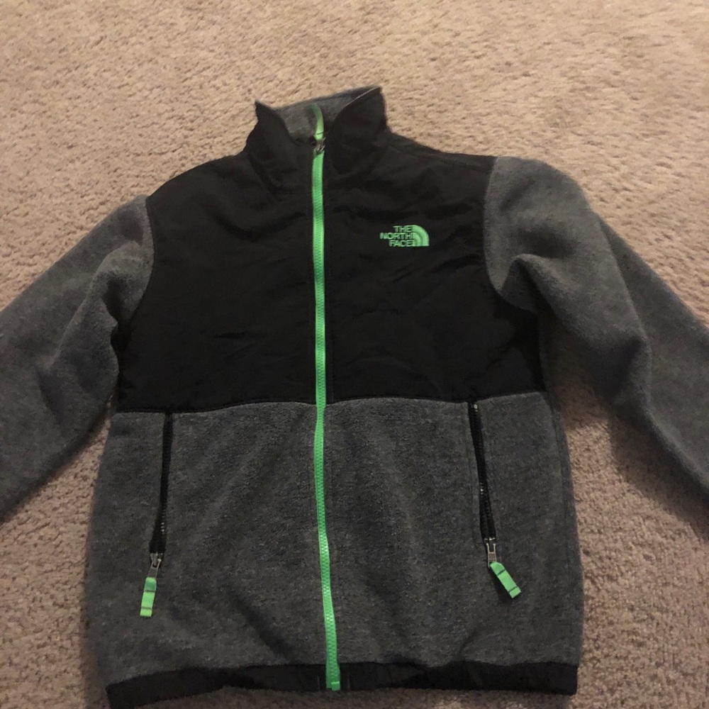 BOYS NWOT NORTH FACE FALL JACKET SIZE 14-15 LARGE